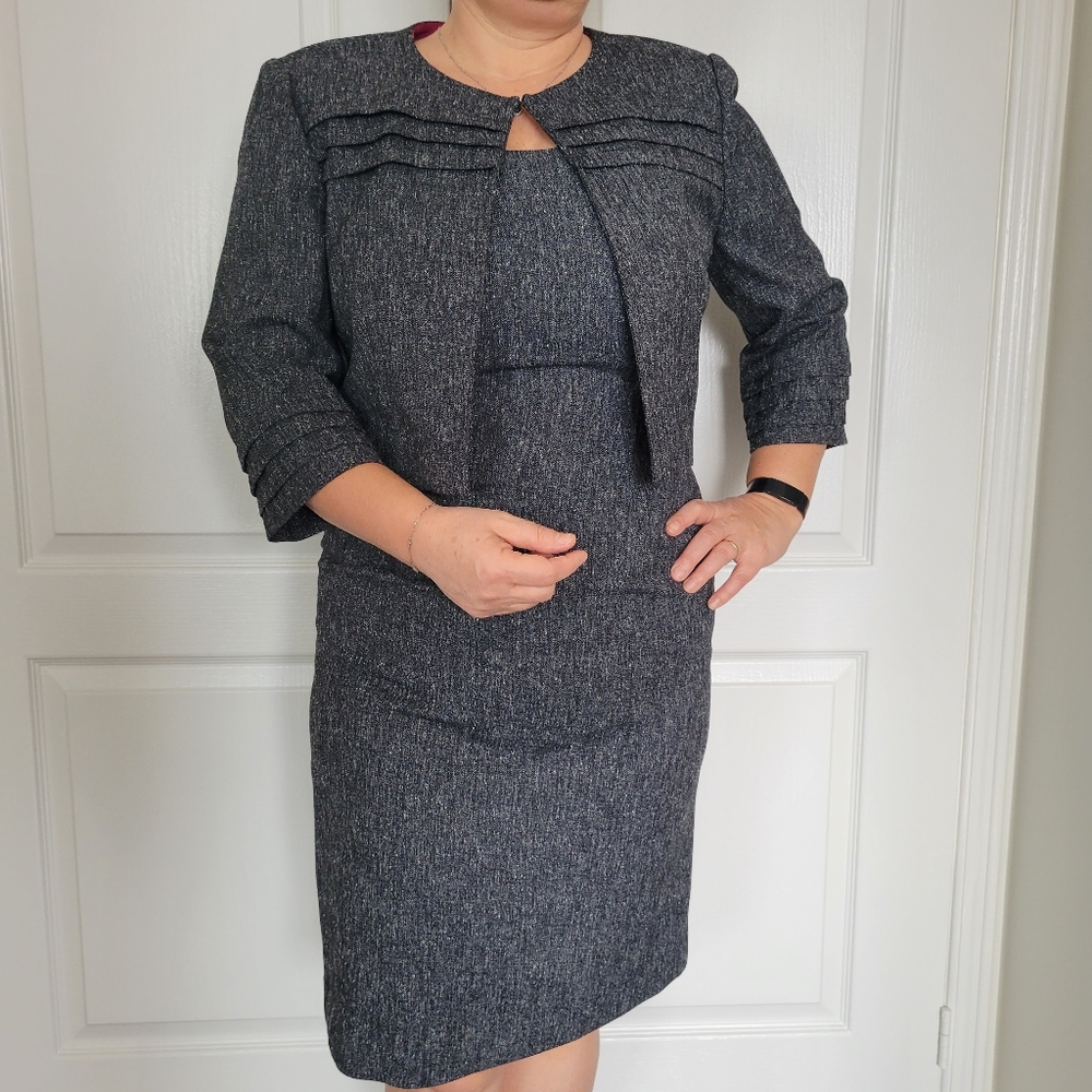Two piece Jessica Howard set